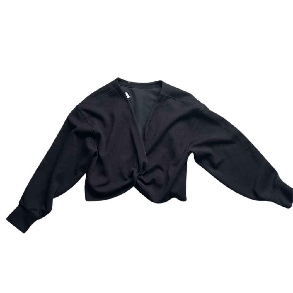 Lululemon Women's Black Long Sleeve Crop Top Size 8 Activewear